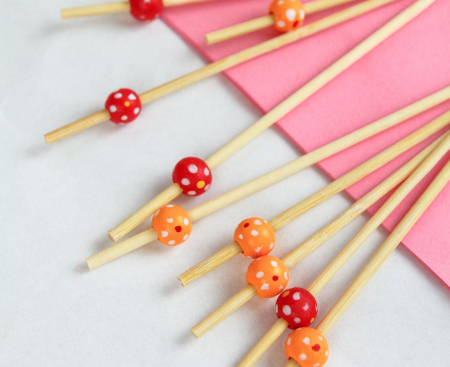 Špajdle na jednohubky DREVENÉ GULIČKY, 24 ks.