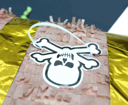 Piňata truhlica s pokladom, veľkosť 30x25x34 cm